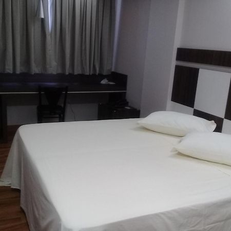 Hotel Maestro Villa Do Lago Toledo エクステリア 写真